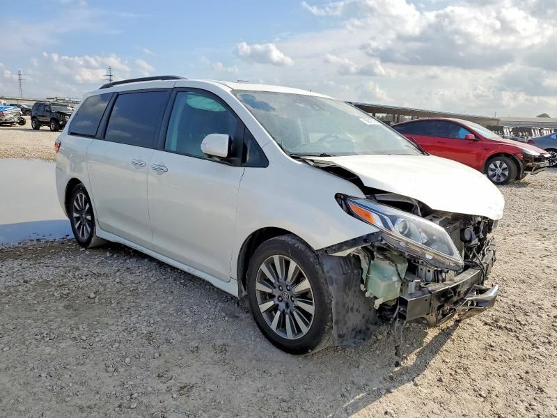 2018 Toyota Sienna xle