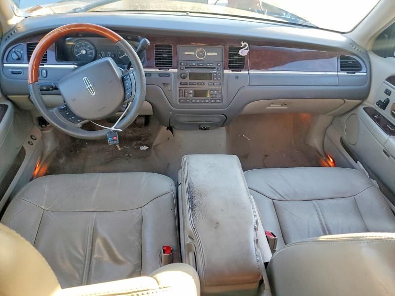 2007 Lincoln Town car Signature Limited