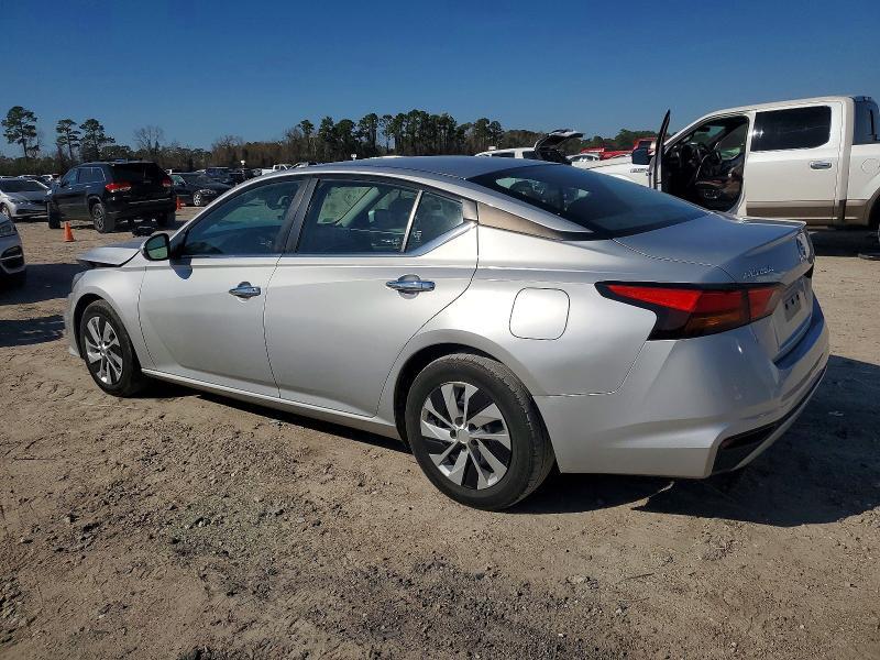 2021 Niss Altima 2.5 s
