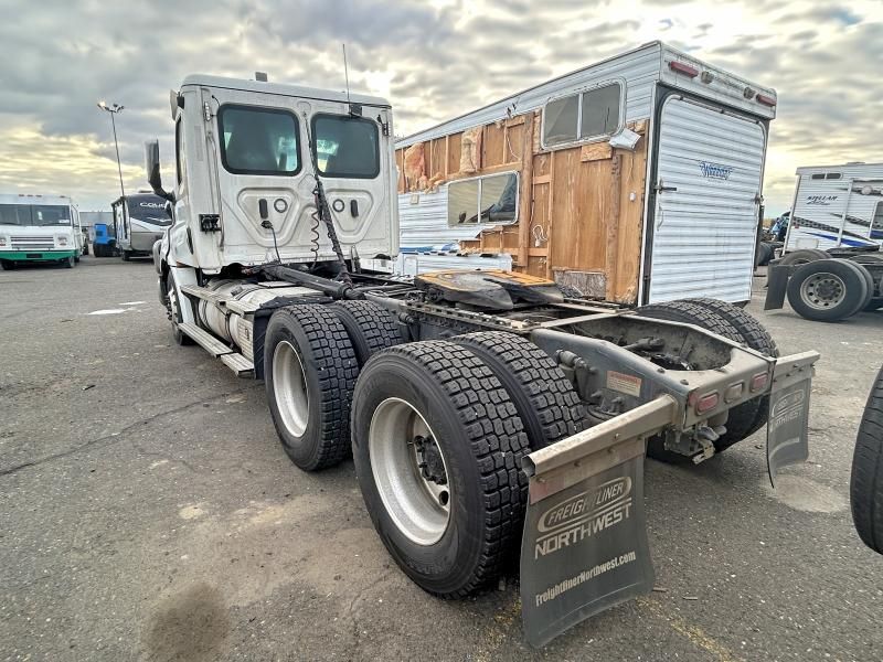 2023 Freightliner Cascadia 126 Semi Truck