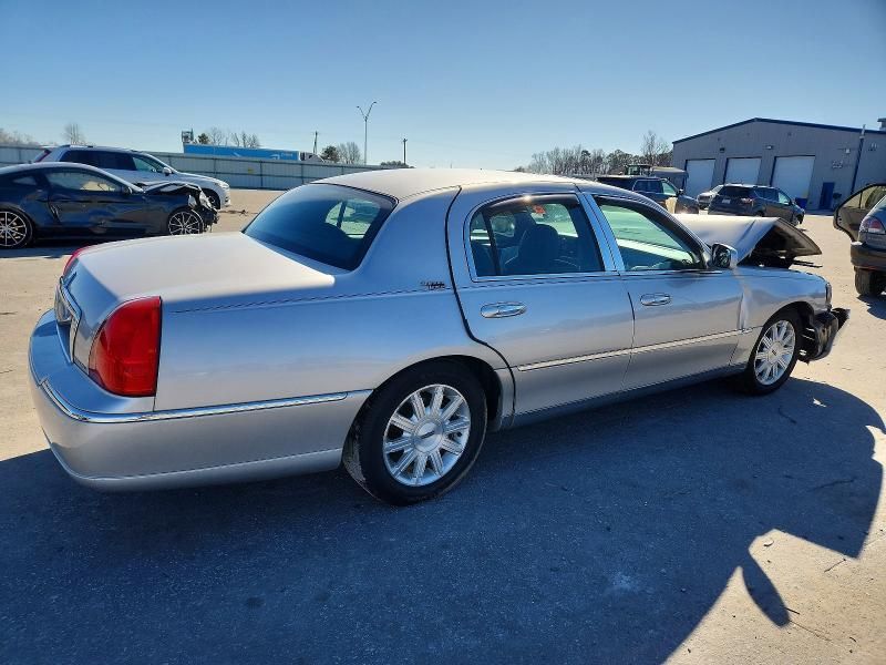 2009 Lincoln Town car Signature Limited