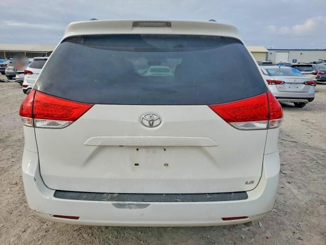 2011 Toyota Sienna le