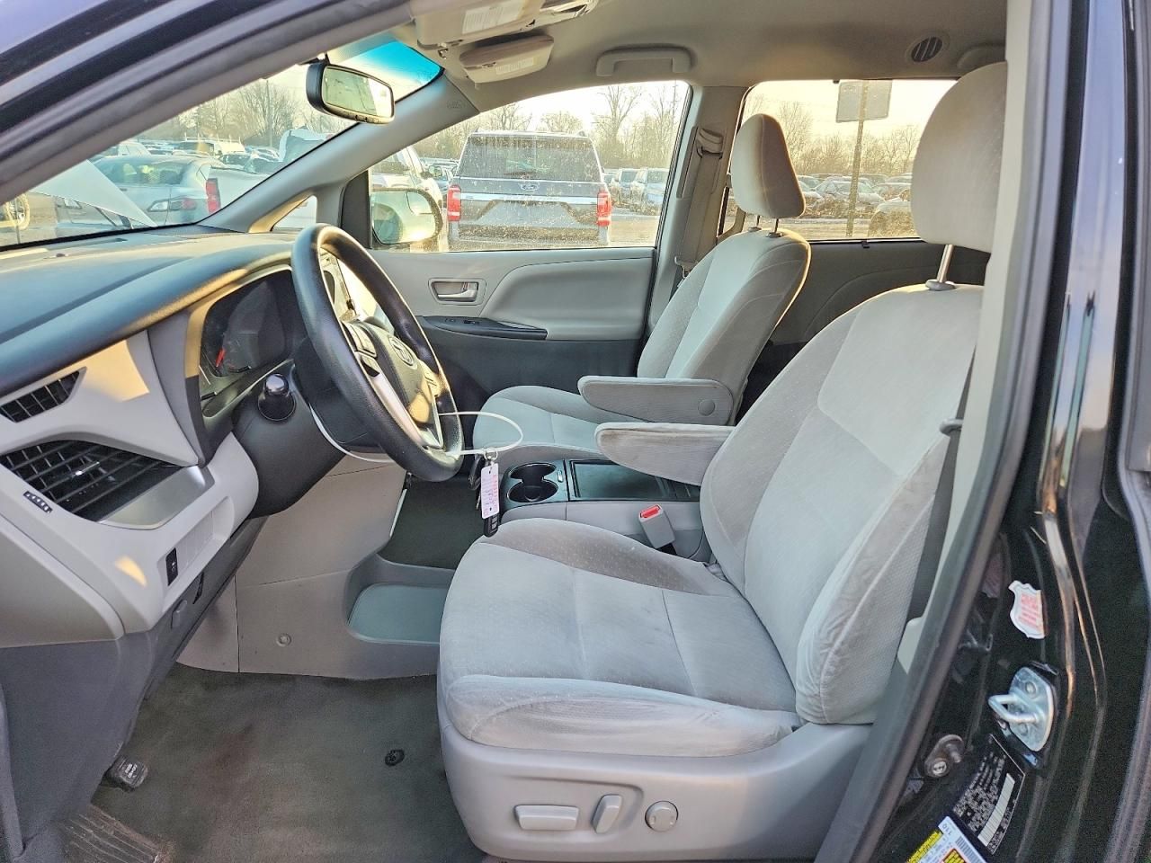 2017 Toyota Sienna le