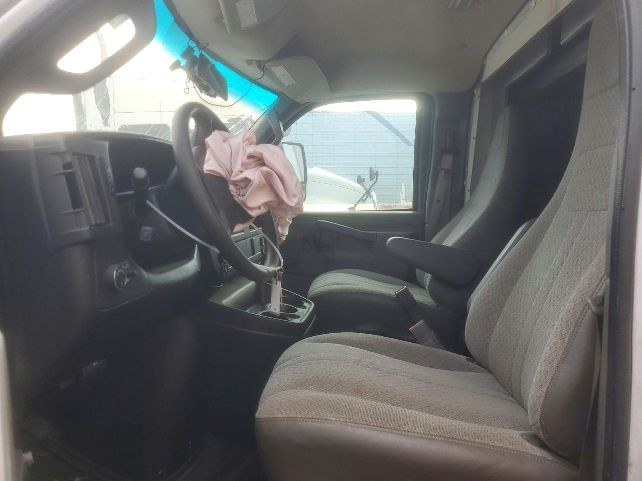 2018 Chev Rolet Express BOX Truck