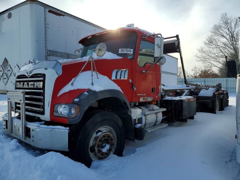 2009 Mack GU713 ROLL-OFF Container Truck