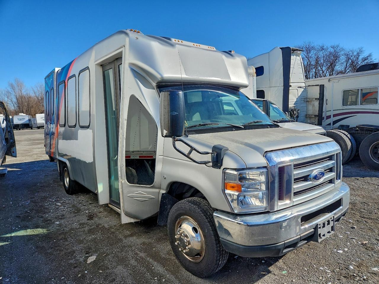 2018 Ford Econoline E350 Super Duty Cutaway van