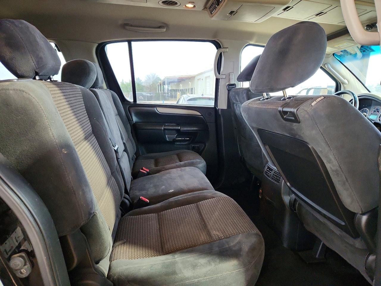 2011 Nissan Armada sv