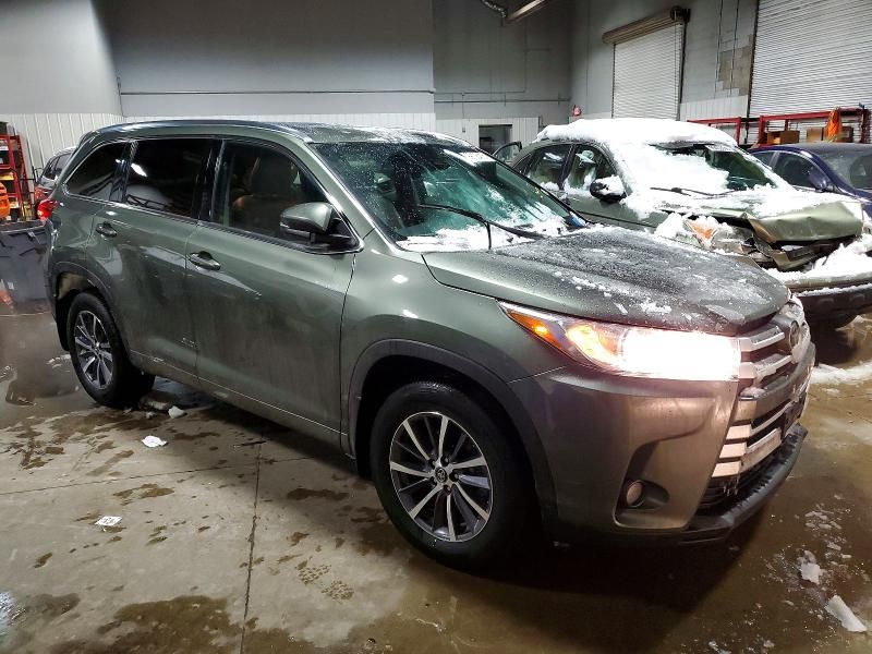 2017 Toyota Highlander se