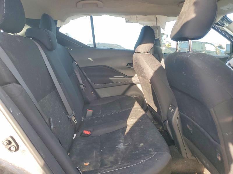 2024 Nissan Kicks sv