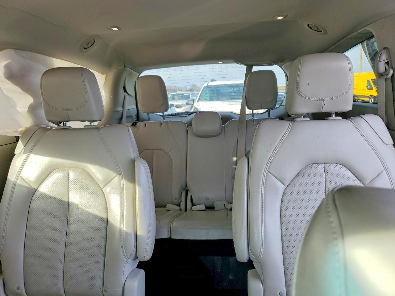 2021 Chrysler Voyager lxi