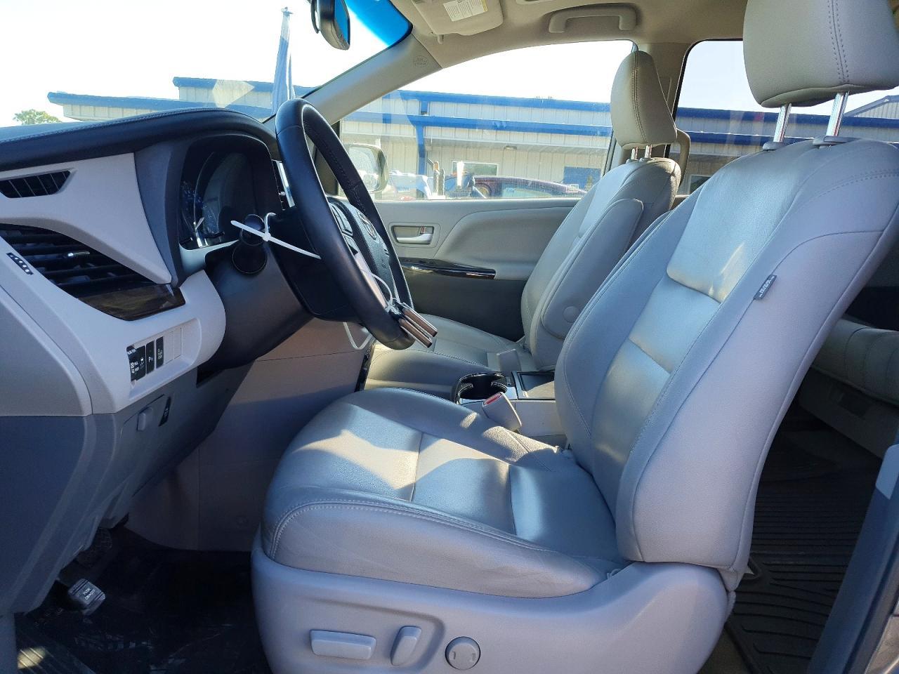 2017 Toyota Sienna xle