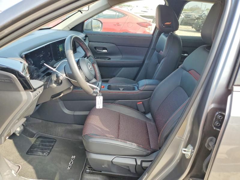 2025 Nissan Kicks sr