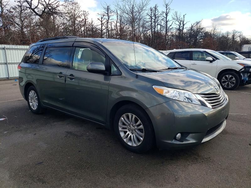 2014 Toyota Sienna xle