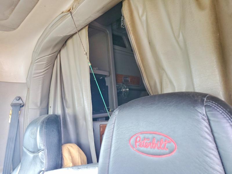 2009 Peterbilt 386 Semi Truck