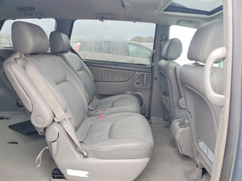 2004 Toyota Sienna xle 7-passenger