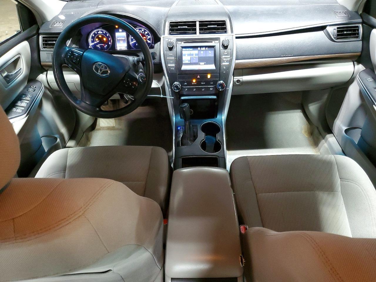 2016 Toyota Camry le