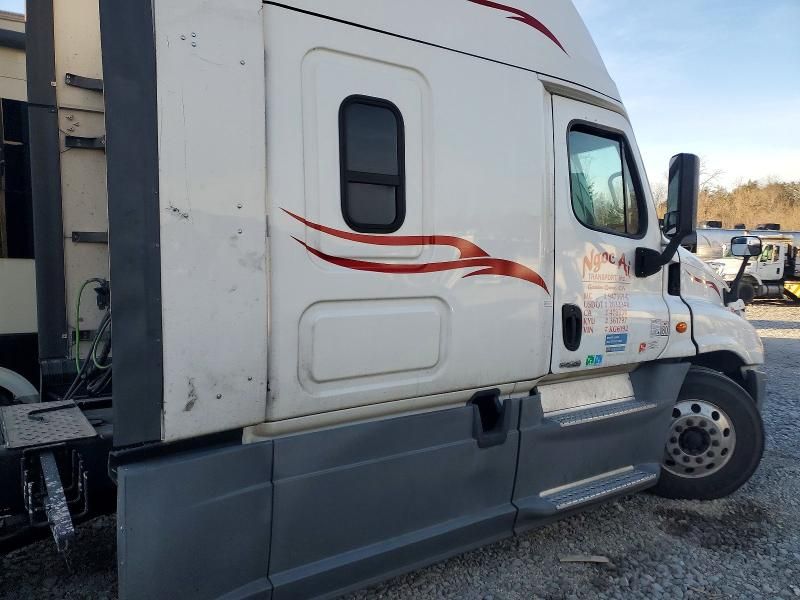 2019 Freightliner Cascadia 125 Semi Truck