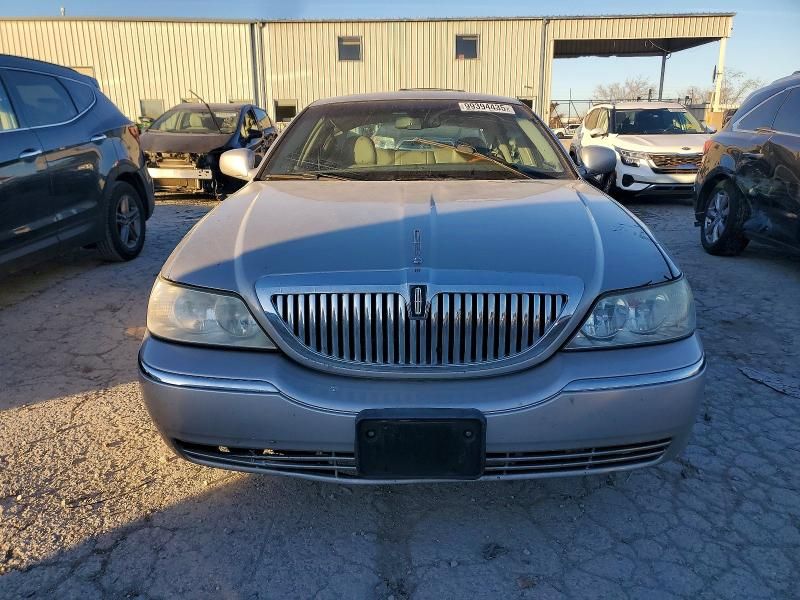 2007 Lincoln Town car Signature Limited