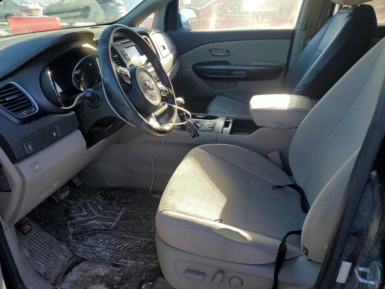2017 KIA Sedona lx