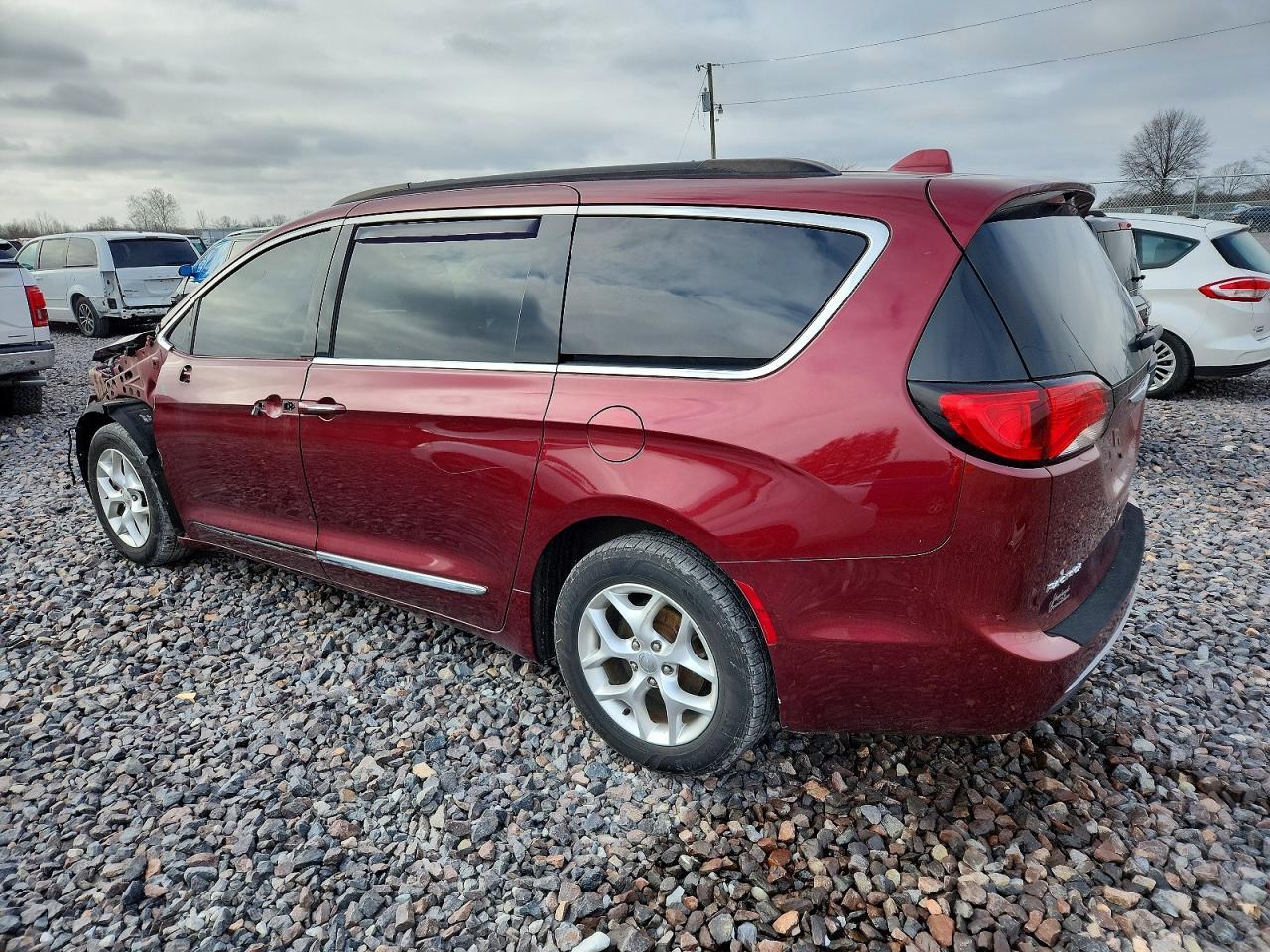 2017 Chrysler Pacifica Touring l