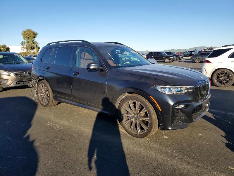 2022 BMW X7 M50i
