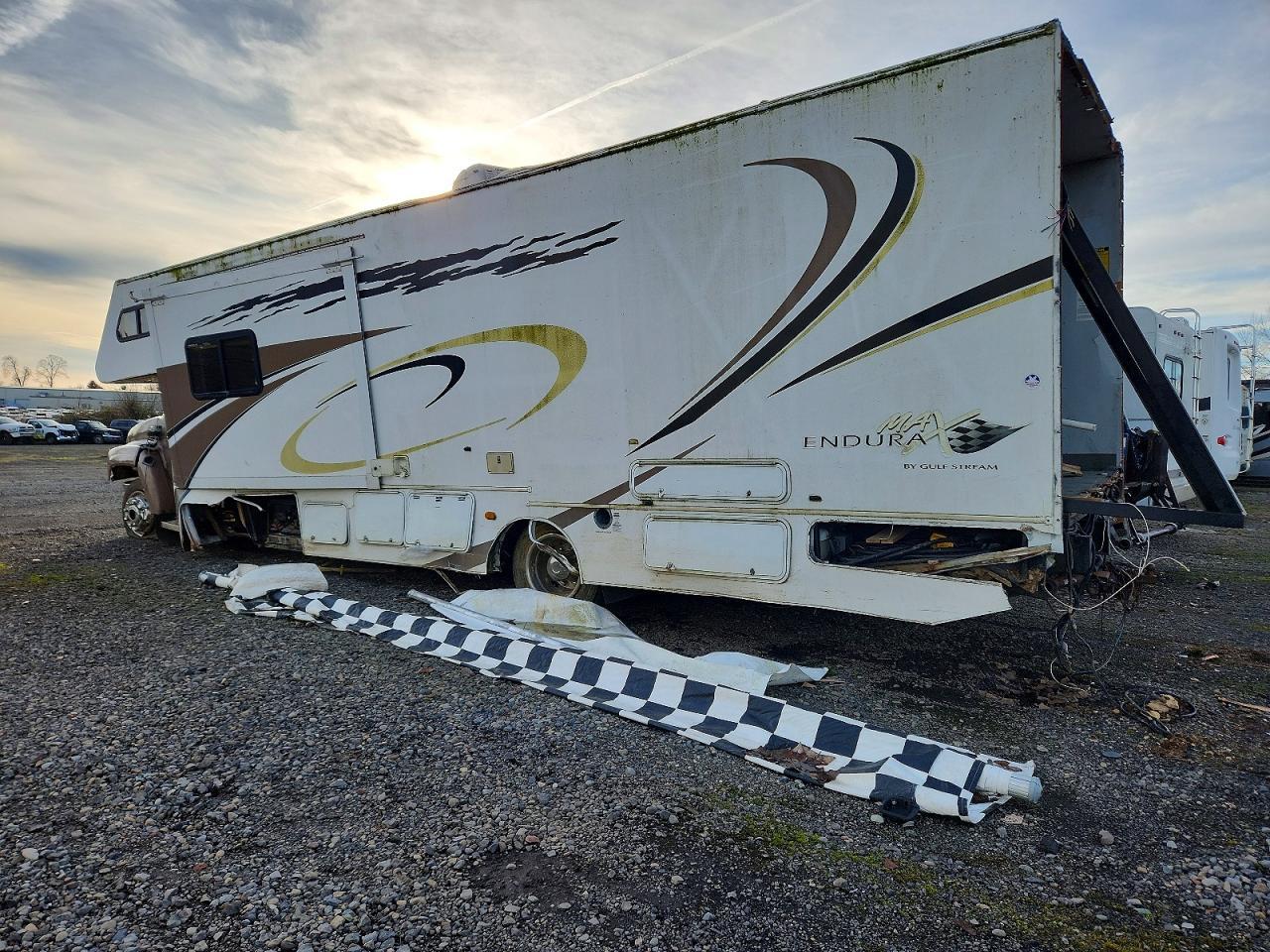 2005 Chevrolet C5500 Recreational Vehicle