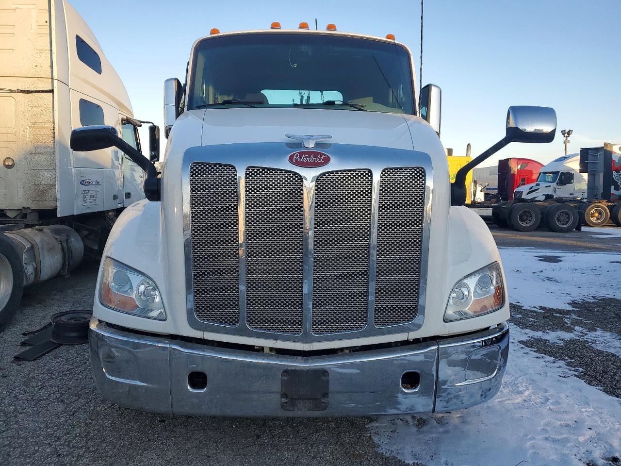 2019 Peterbilt Tractor 579-Semi Truck