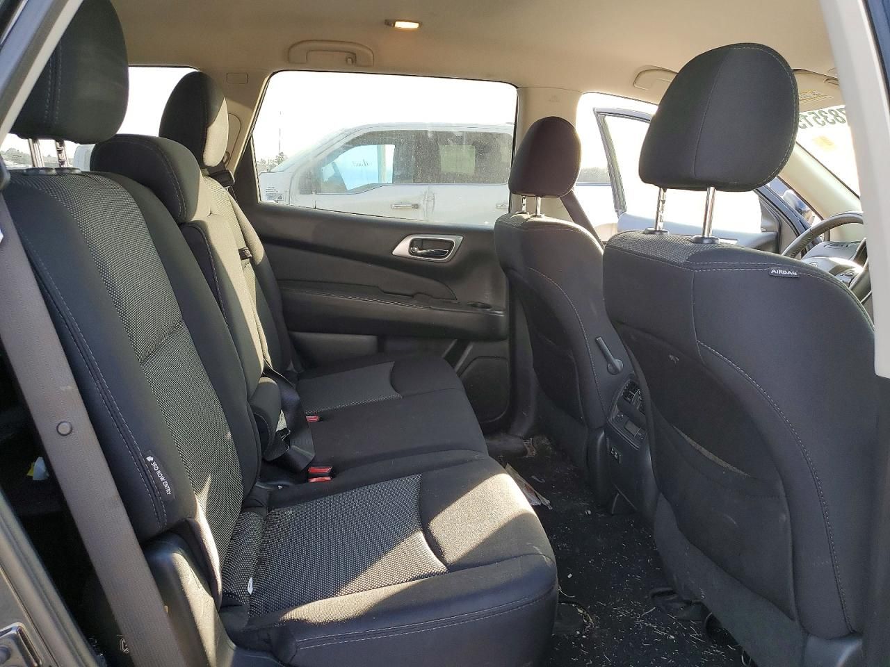 2019 Nissan Pathfinder s