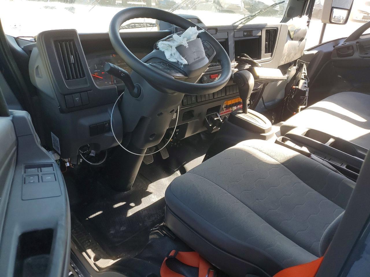 2026 Isuzu NRR BOX Truck