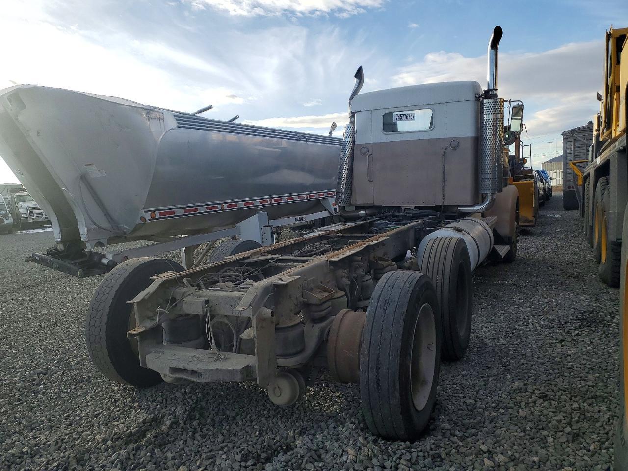 2001 Kenworth W900 Truck Cab AND Chassis