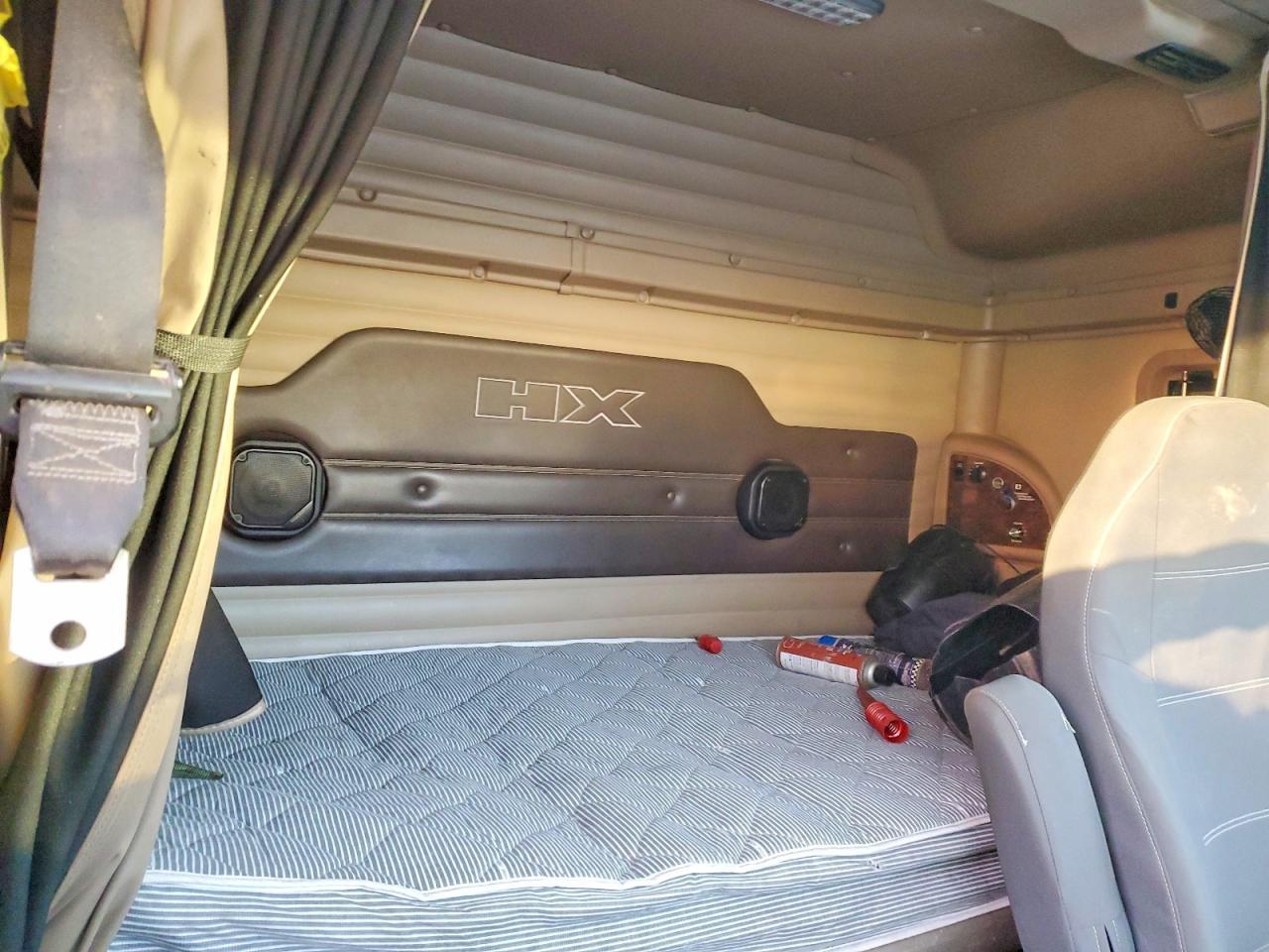 2019 International HX520