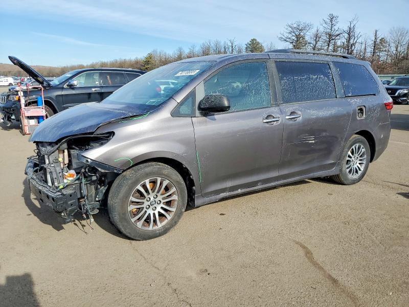 2020 Toyota Sienna xle