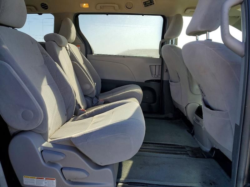 2015 Toyota Sienna le