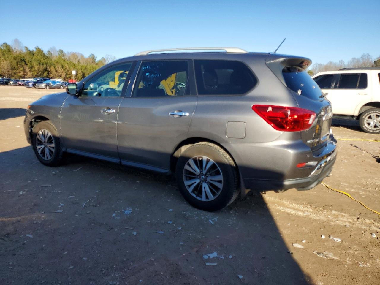 2017 Nissan Pathfinder s