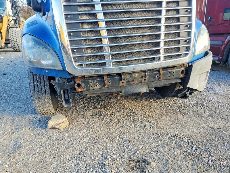 2016 Freightliner Cascadia 126 Semi Truck