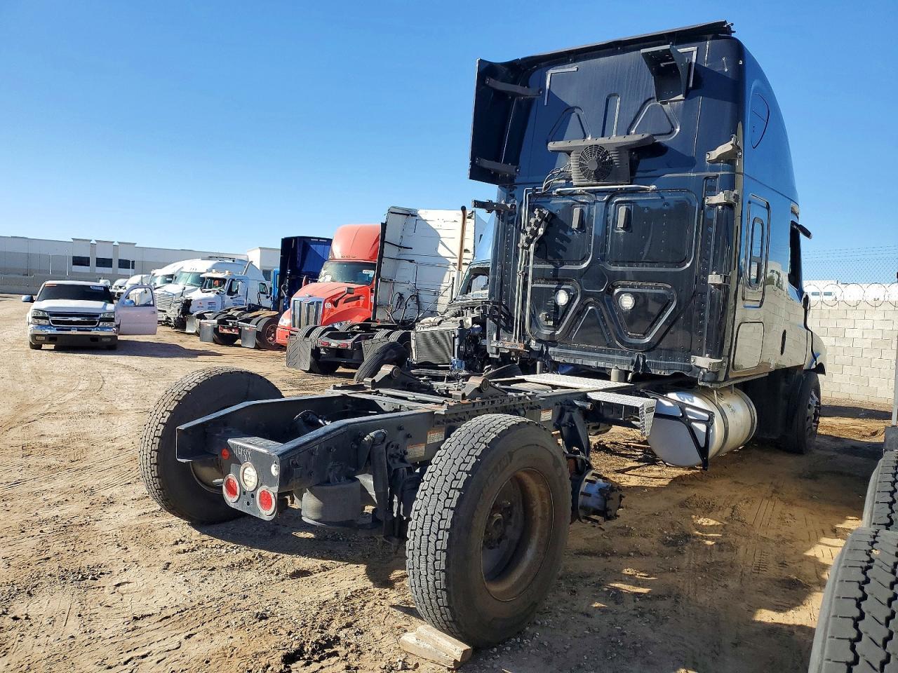 2020 Freightliner Cascadia 1-Semi Truck