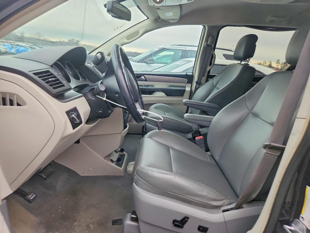 2014 Volkswagen Routan se