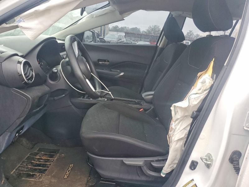 2022 Nissan Kicks sv