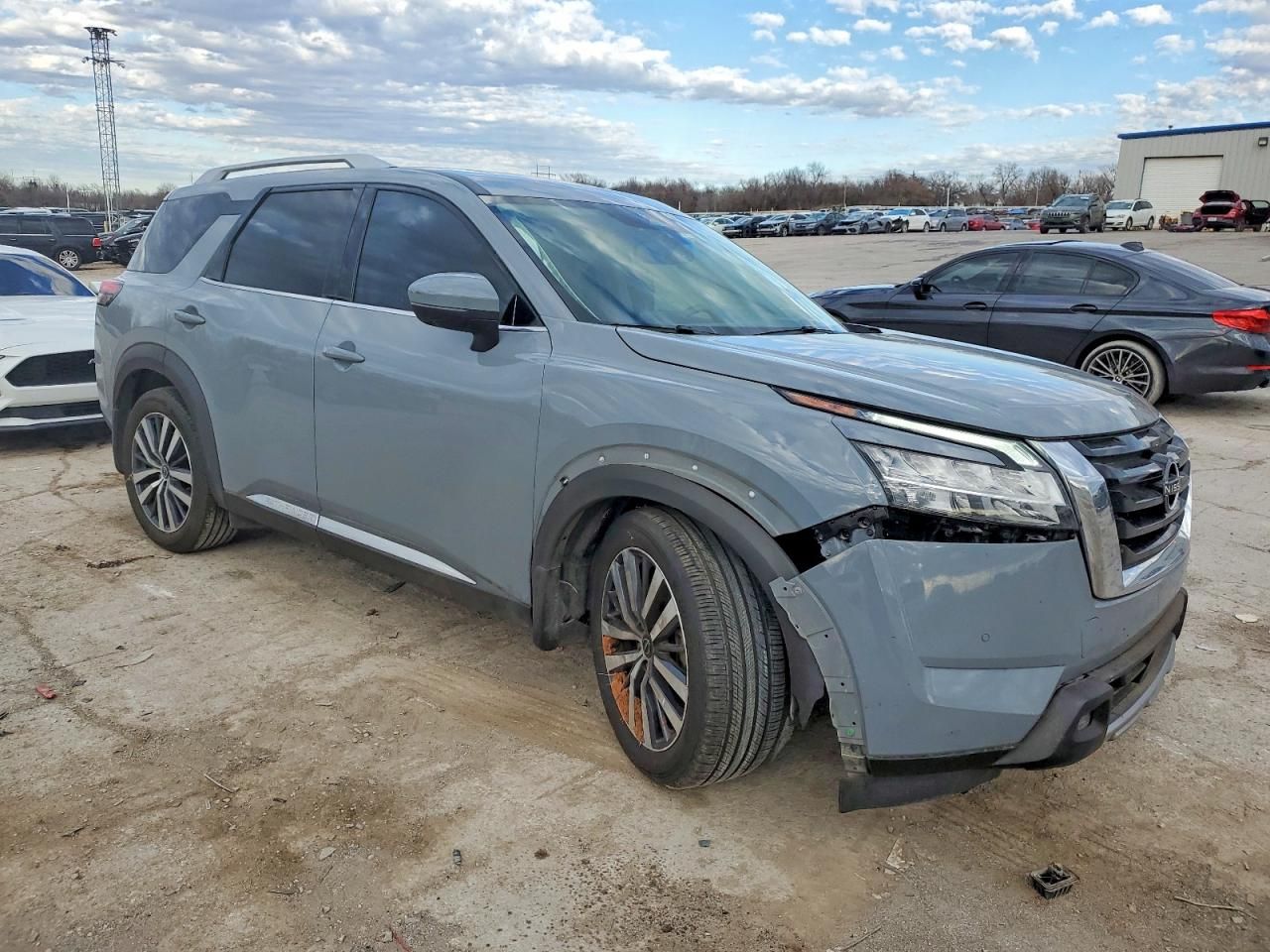 2022 Nissan Pathfinder Platinum