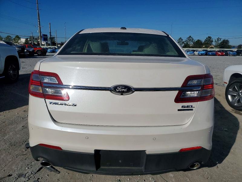 2018 Ford Taurus sel