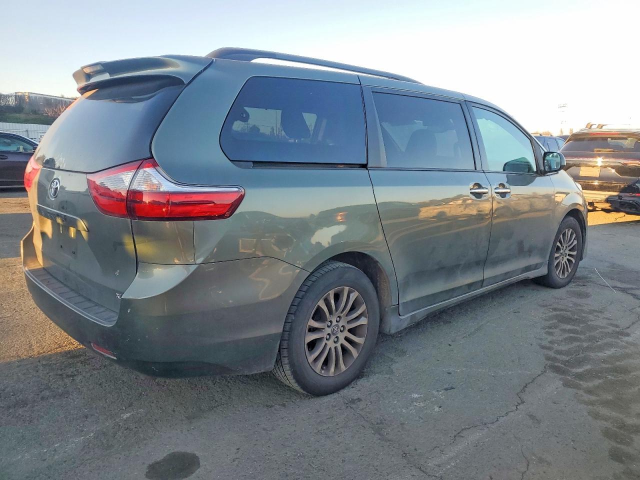 2020 Toyota Sienna xle