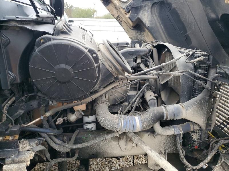 2000 Freightliner CC Conventional Semi Truck