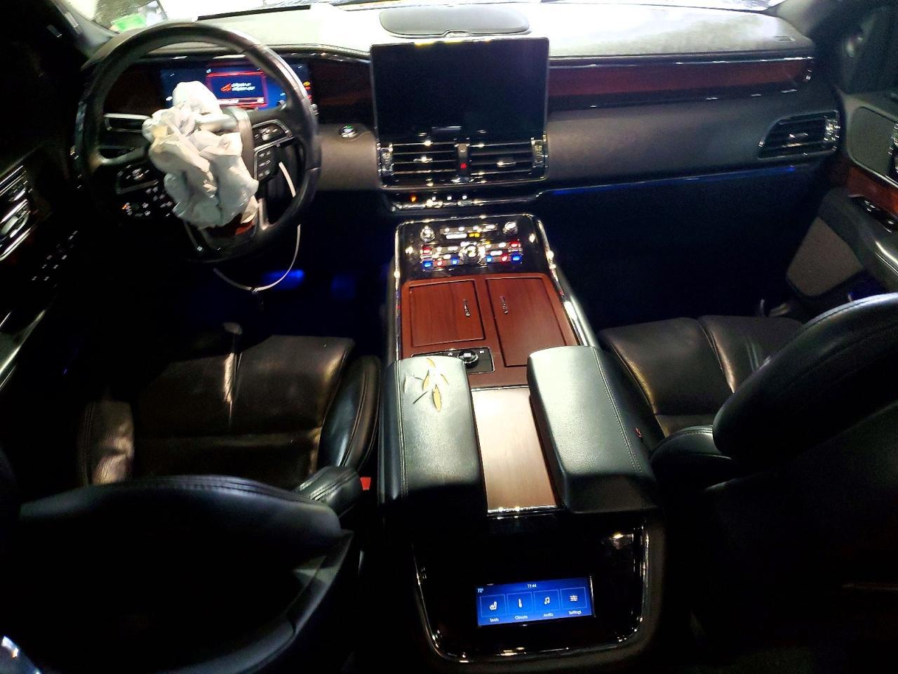 2023 Lincoln Townhouse Navigator
