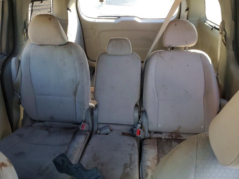2016 KIA Sedona lx