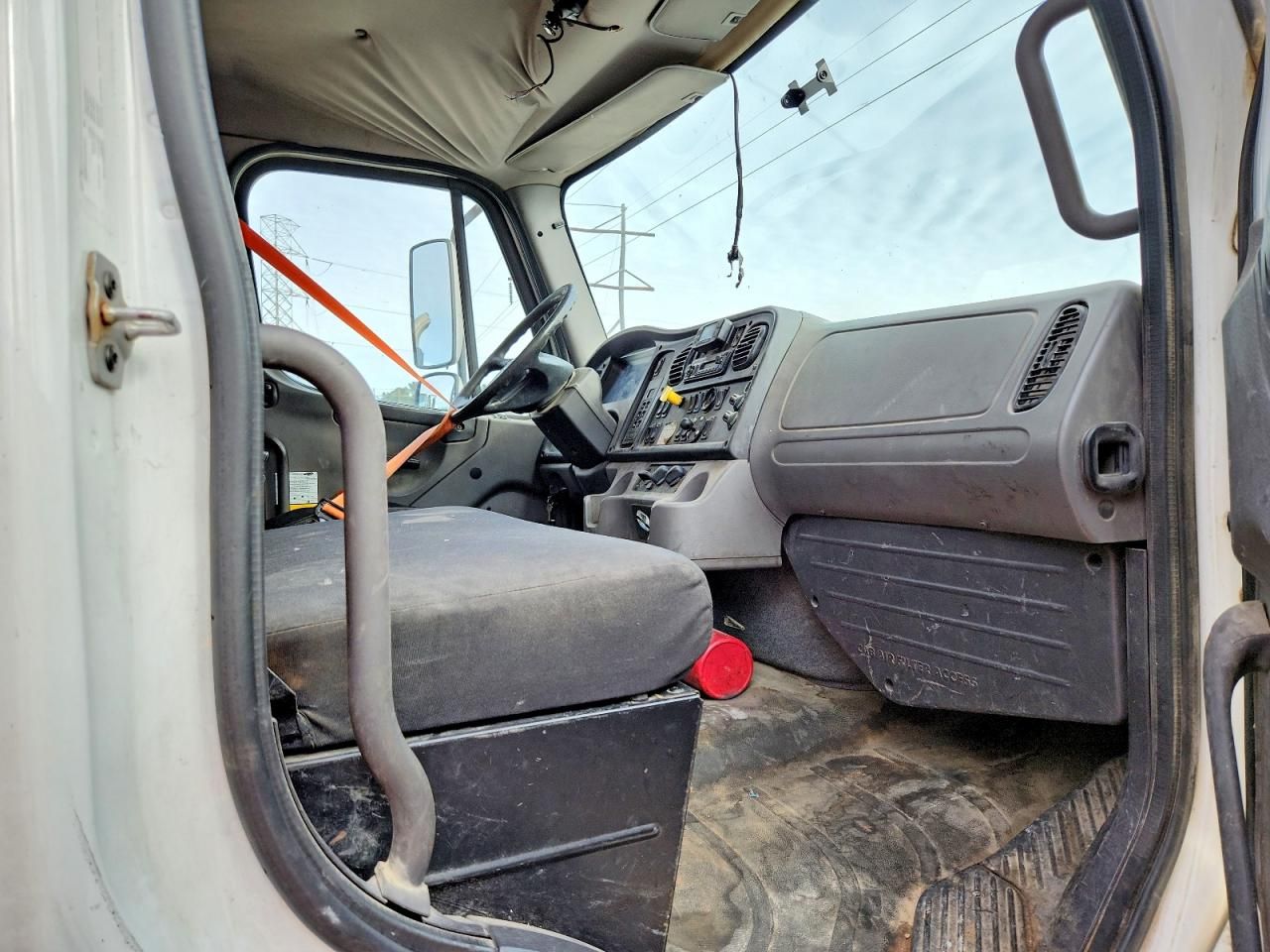 2017 Freightliner Business Class M2 Flatbed Truck