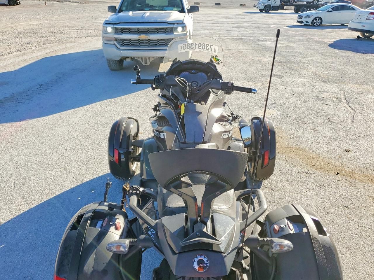 2013 Can-Am Spyder Roadster ST