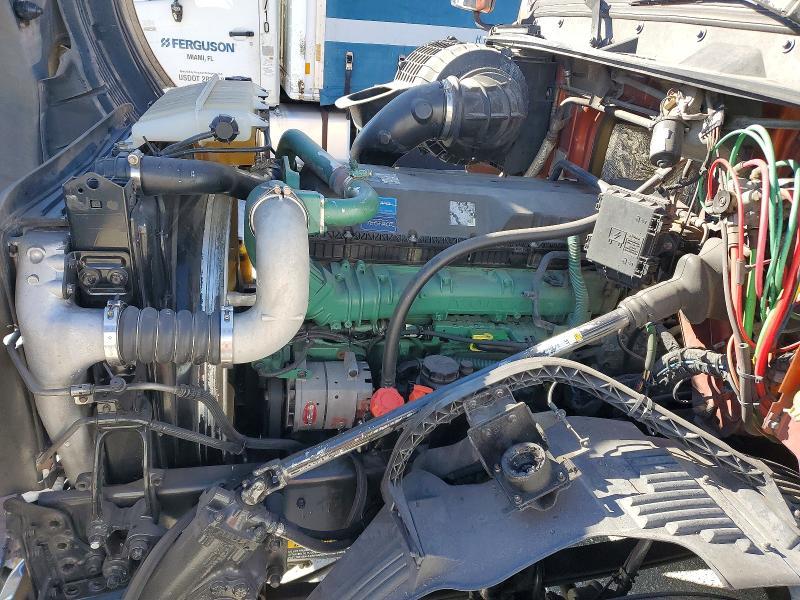 2015 Volvo VNL Semi Truck