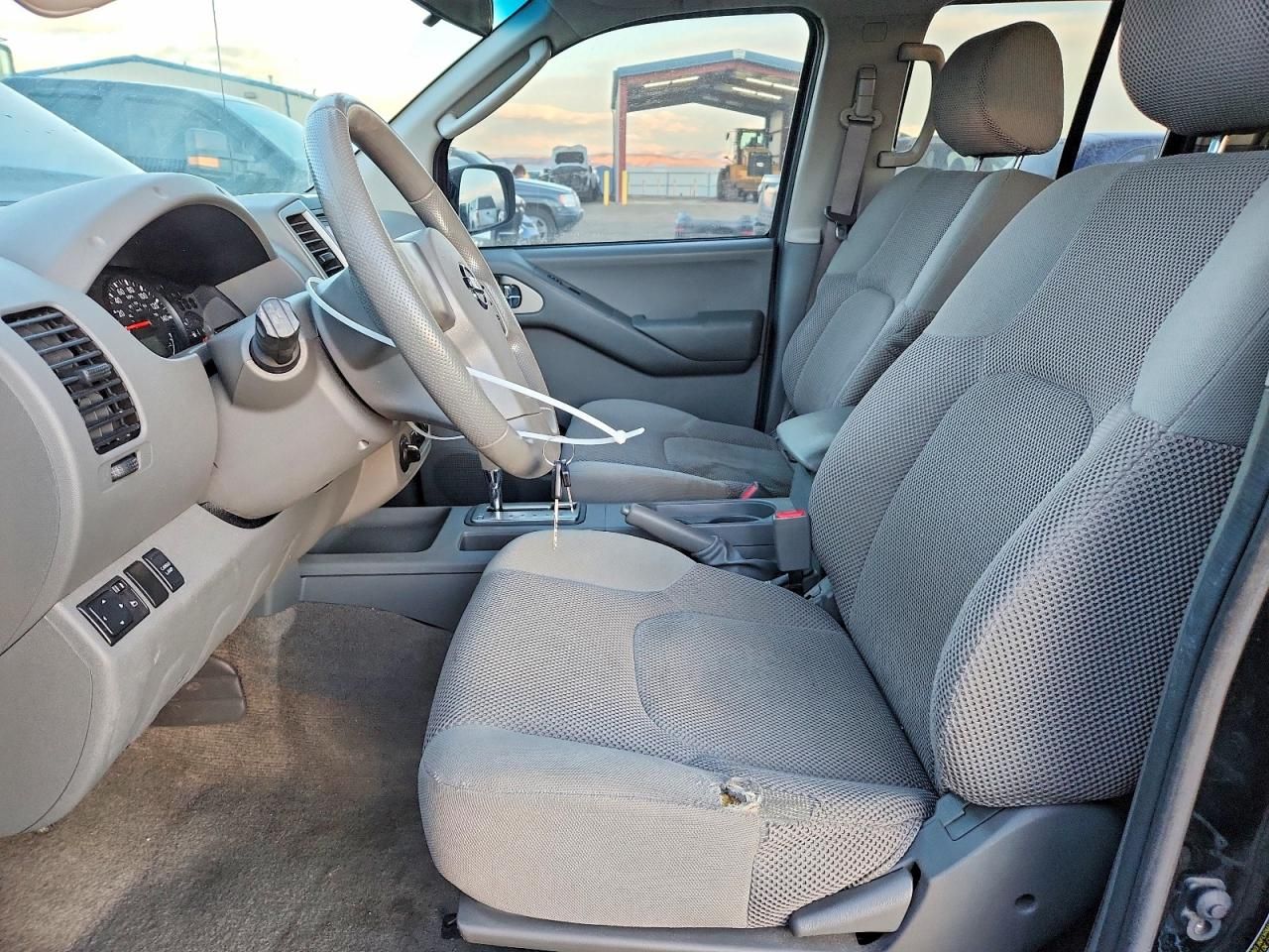 2009 Nissan Frontier Crew cab se