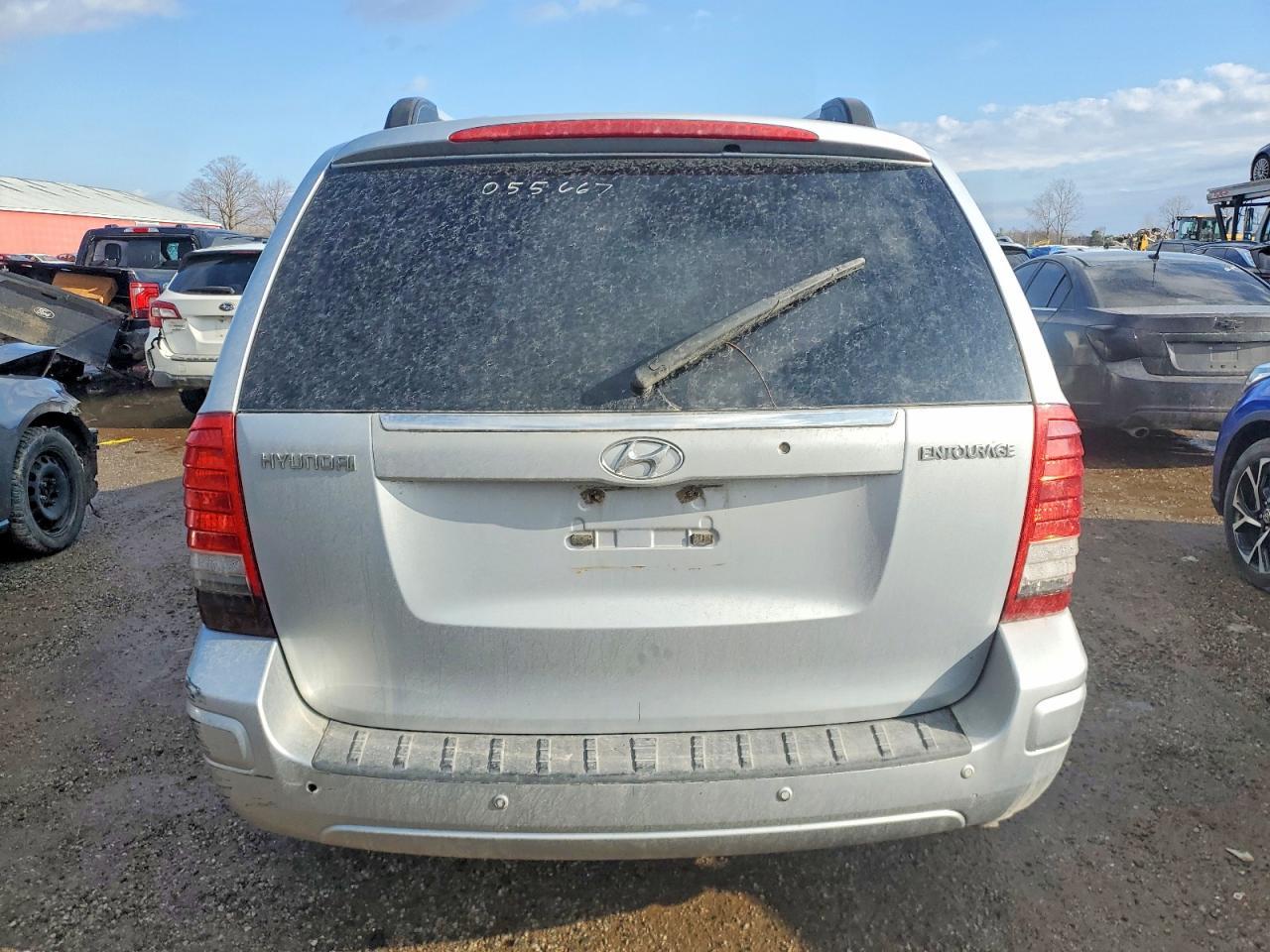 2008 Hyundai Entourage gls