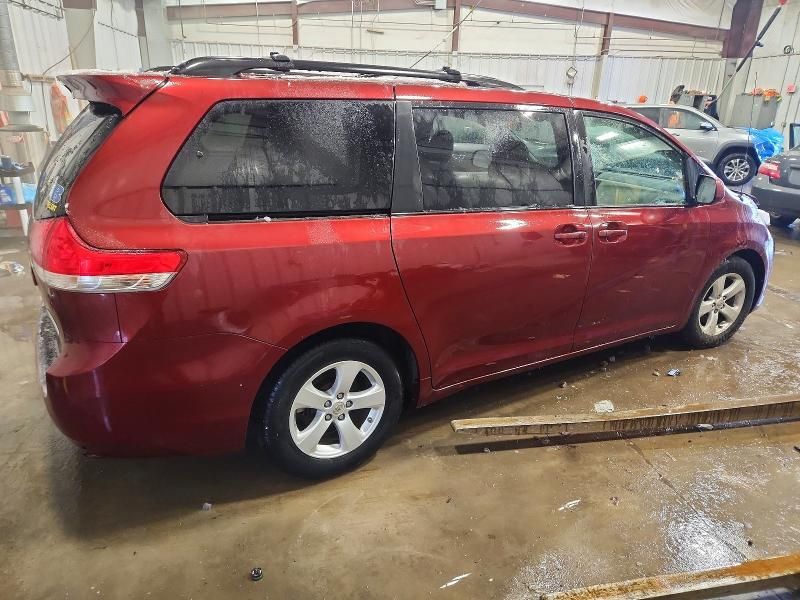 2012 Toyota Sienna le